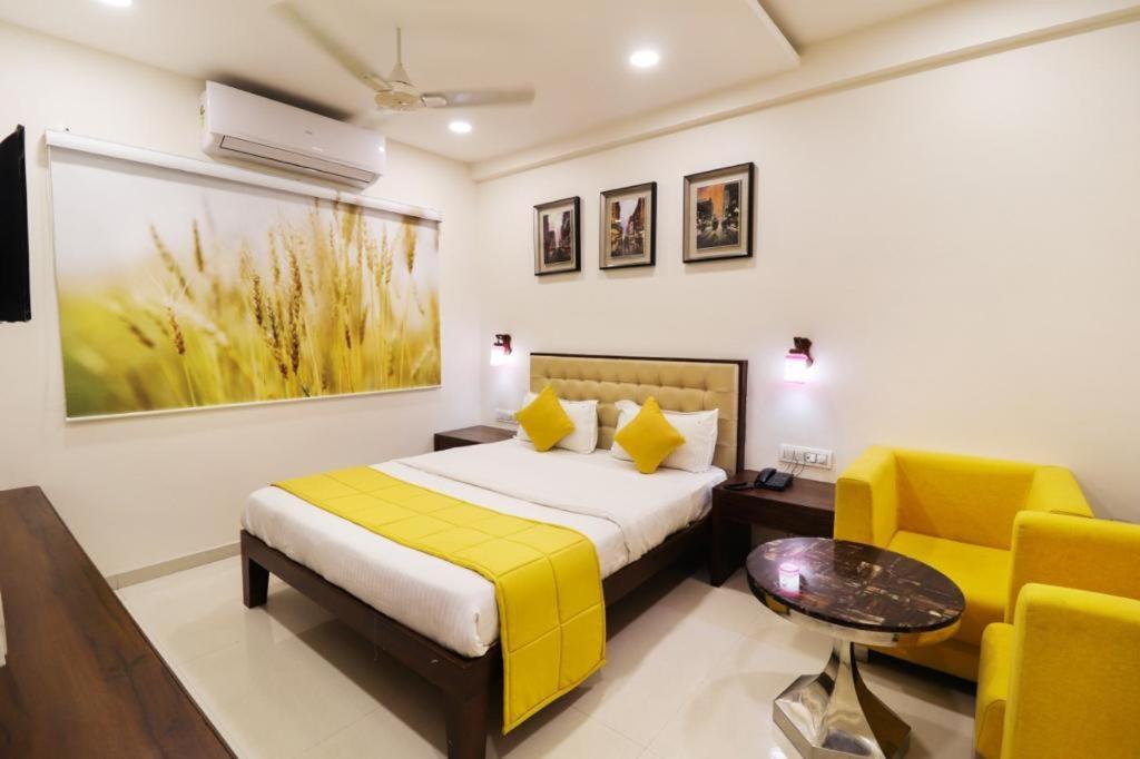 Royal Inn Hotel Ambaji Buitenkant foto